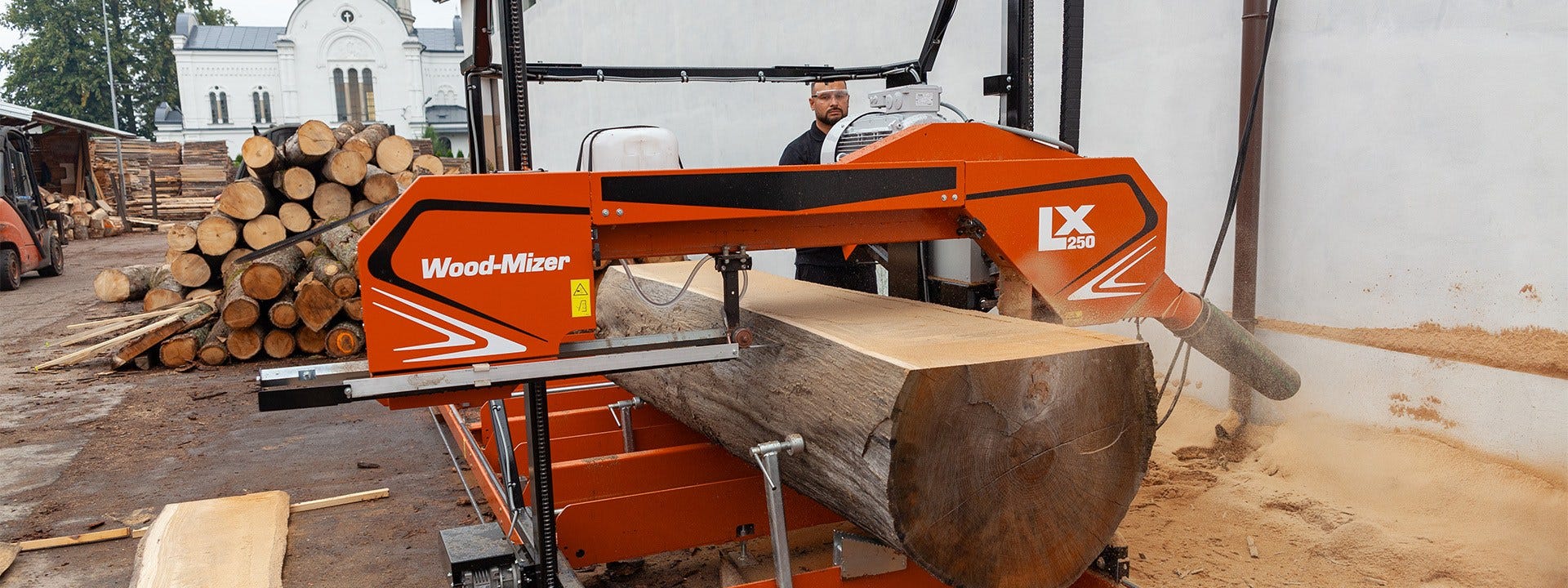 Wood-Mizer LX250 Sågverk för Stora Stockar i Ett Modernt Sågverk